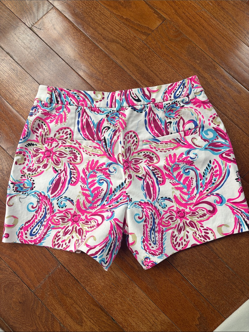 Lilly Pulitzer White Shorts with Pink & Blue Paisley Print - Picture 4 of 6